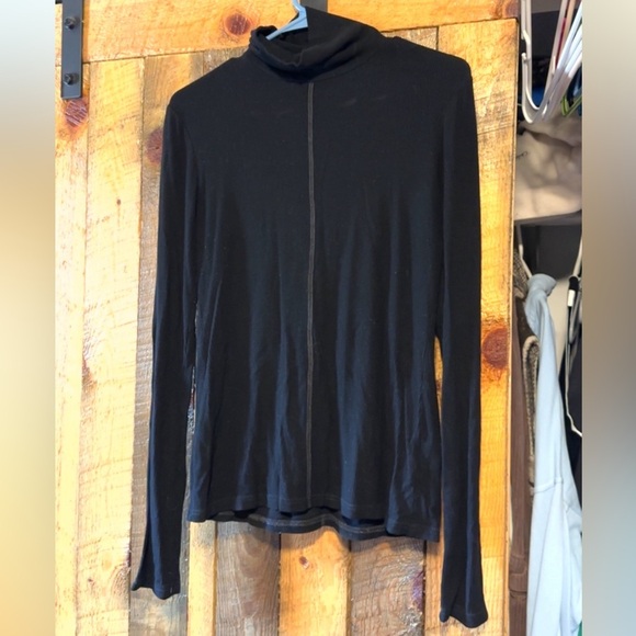 Stylish black turtleneck - Picture 1 of 1